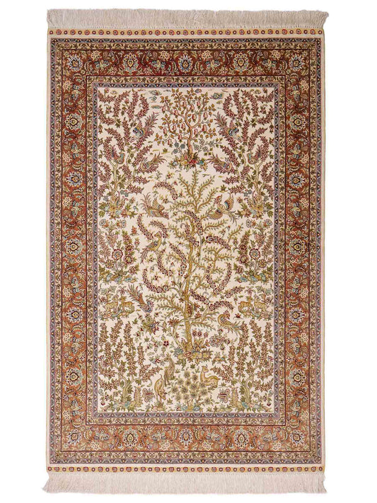 Sehr feiner, handgeknüpfter Khademi Orientteppich mit Ghom  Design aus reiner Seide, creme, weiß, rosa. 140x95 cm. Vertrieb durch Jupiter Intl.