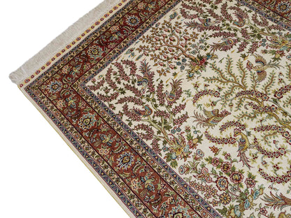 Sehr feiner, handgeknüpfter Khademi Orientteppich mit Ghom  Design aus reiner Seide, creme, weiß, rosa. 140x95 cm. Vertrieb durch Jupiter Intl.