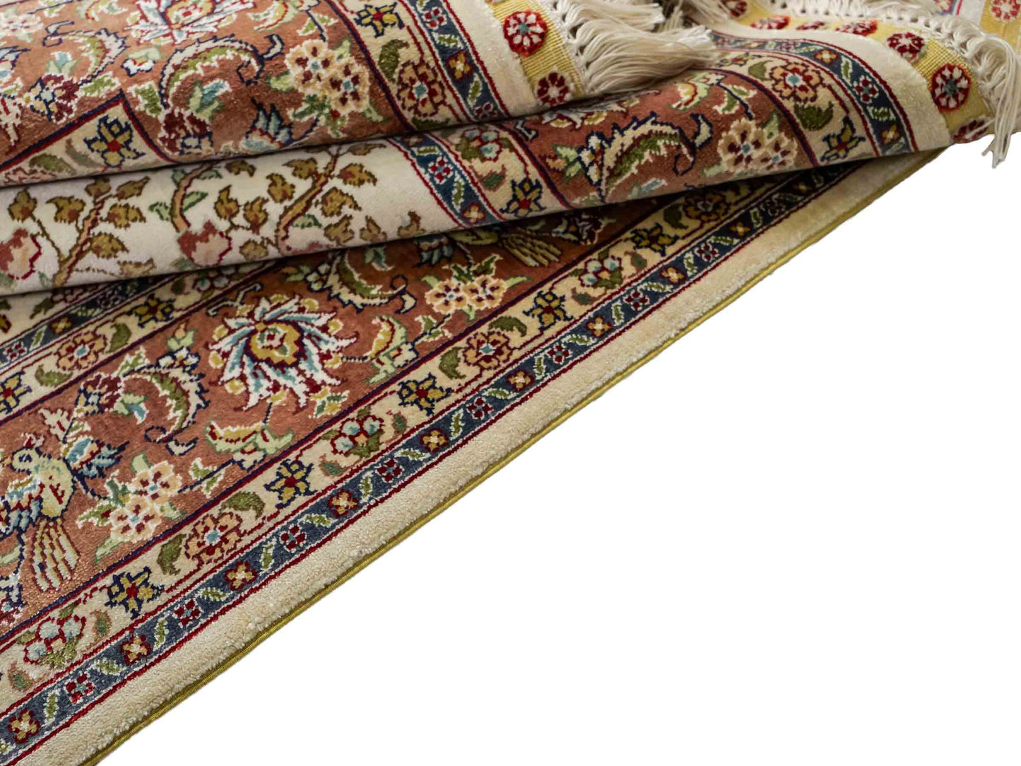Sehr feiner, handgeknüpfter Khademi Orientteppich mit Ghom  Design aus reiner Seide, creme, weiß, rosa. 140x95 cm. Vertrieb durch Jupiter Intl.