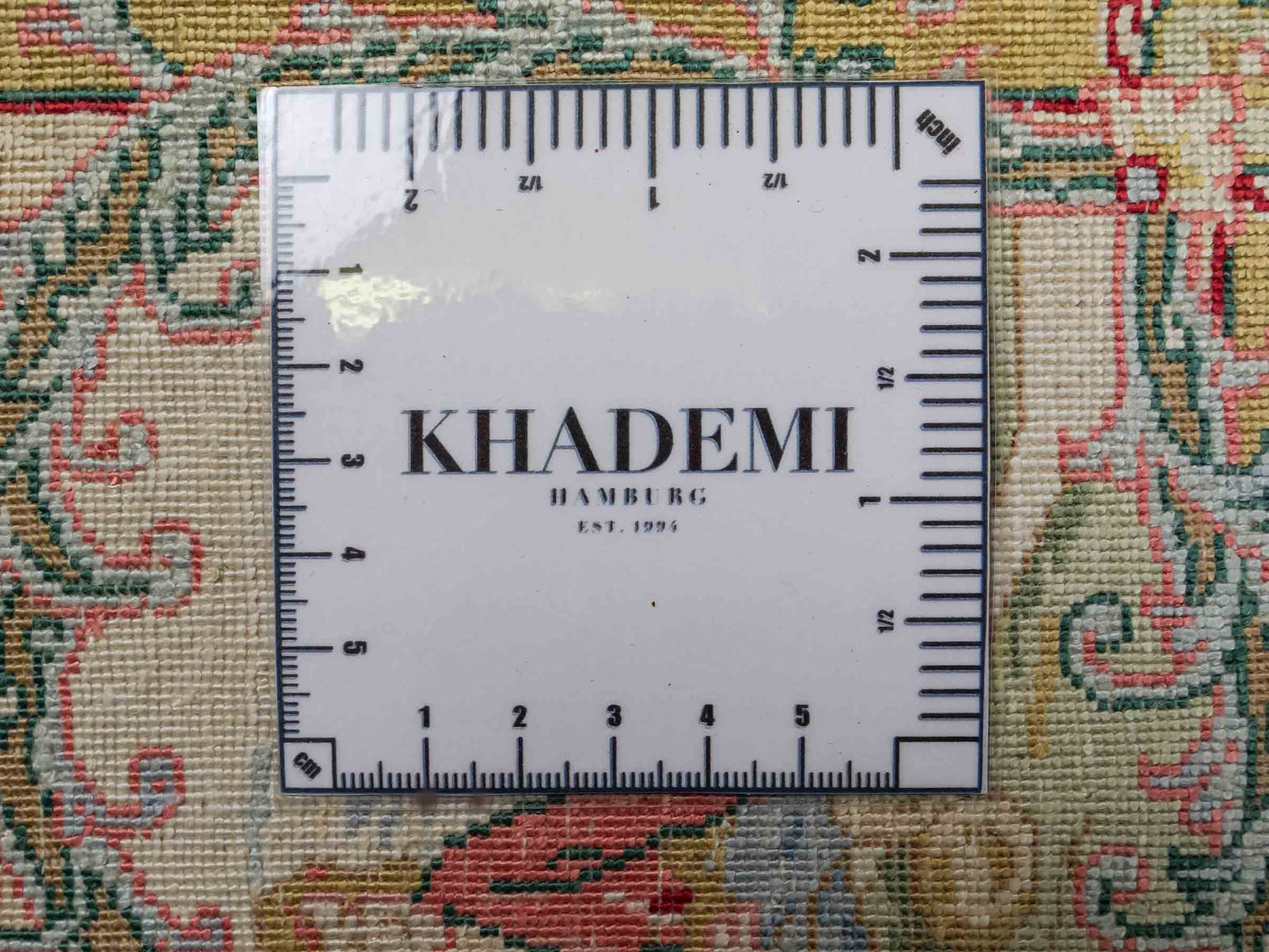 Sehr feiner, handgeknüpfter Khademi Ghom Orientteppich aus Seide, grün. 140x95 cm. Vertrieb durch Jupiter Intl.