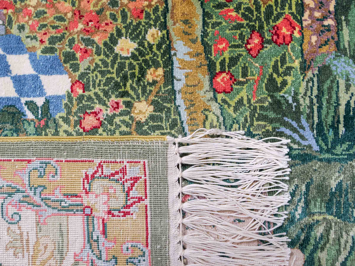 Sehr feiner, handgeknüpfter Khademi Orientteppich mit Ghom Design aus reiner Seide, grün, multicolor. 141x94 cm. Vertrieb durch Jupiter Intl.