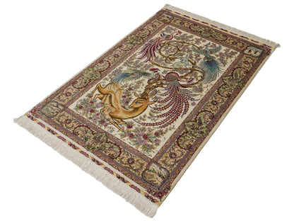 Sehr feiner, handgeknüpfter Khademi Orientteppich mit Ghom Design aus reiner Seide, creme, weiß, braun. 143x94 cm. Vertrieb durch Jupiter Intl.