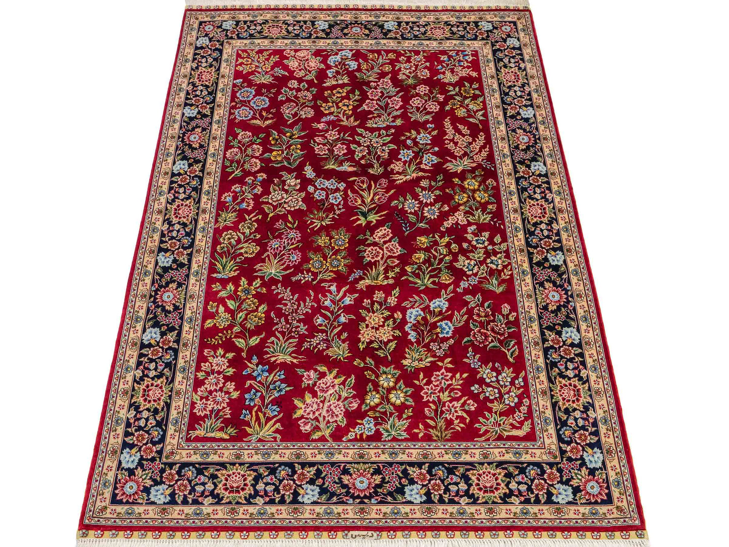 Sehr feiner, handgeknüpfter Khademi Orientteppich mit Ghom Design aus reiner Seide, rot, blau. 143x94 cm. Vertrieb durch Jupiter Intl.