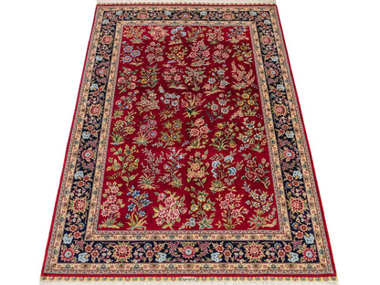 Sehr feiner, handgeknüpfter Khademi Orientteppich mit Ghom Design aus reiner Seide, rot, blau. 143x94 cm. Vertrieb durch Jupiter Intl.