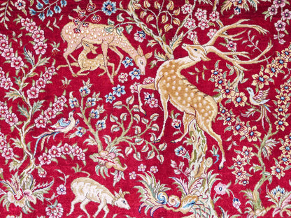 Sehr feiner, handgeknüpfter Khademi Orientteppich mit Ghom Design aus reiner Seide, rot, beige, creme. 153x95 cm. Vertrieb durch Jupiter Intl.