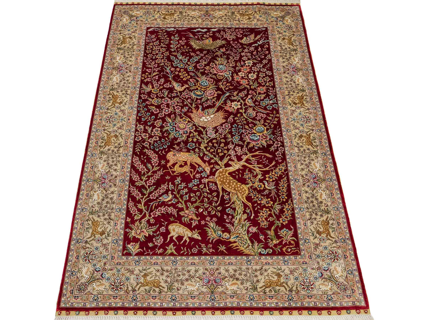 Sehr feiner, handgeknüpfter Khademi Orientteppich mit Ghom Design aus reiner Seide, rot, beige, creme. 153x95 cm. Vertrieb durch Jupiter Intl.