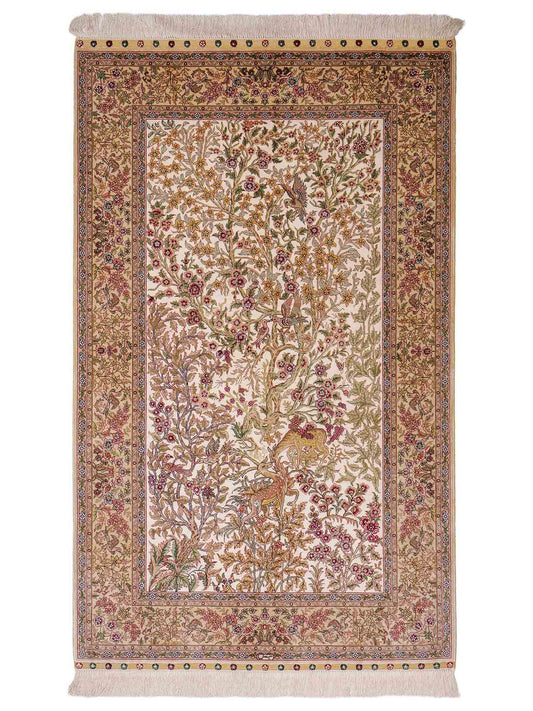 Sehr feiner, handgeknüpfter Khademi Ghom Orientteppich aus Seide, creme. 154x94 cm. Vertrieb durch Jupiter Intl.