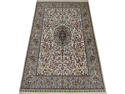 Sehr feiner, handgeknüpfter Khademi Ghom Orientteppich aus Seide, weiß, blau. 154x94 cm. Vertrieb durch Jupiter Intl.