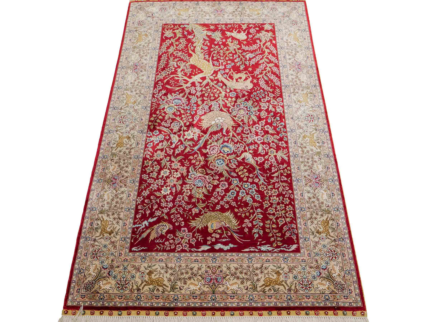 Sehr feiner, handgeknüpfter, chinesischer Khademi Ghom Orientteppich aus Seide, rot, creme. 154x94 cm. Vertrieb durch Jupiter Intl.