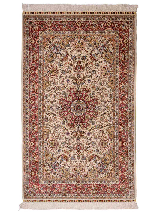 Sehr feiner, handgeknüpfter Khademi Ghom Orientteppich aus Seide, creme, rosa. 154x95 cm. Vertrieb durch Jupiter Intl.