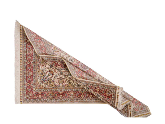 Sehr feiner, handgeknüpfter Khademi Ghom Orientteppich aus Seide, creme, rosa. 154x95 cm. Vertrieb durch Jupiter Intl.