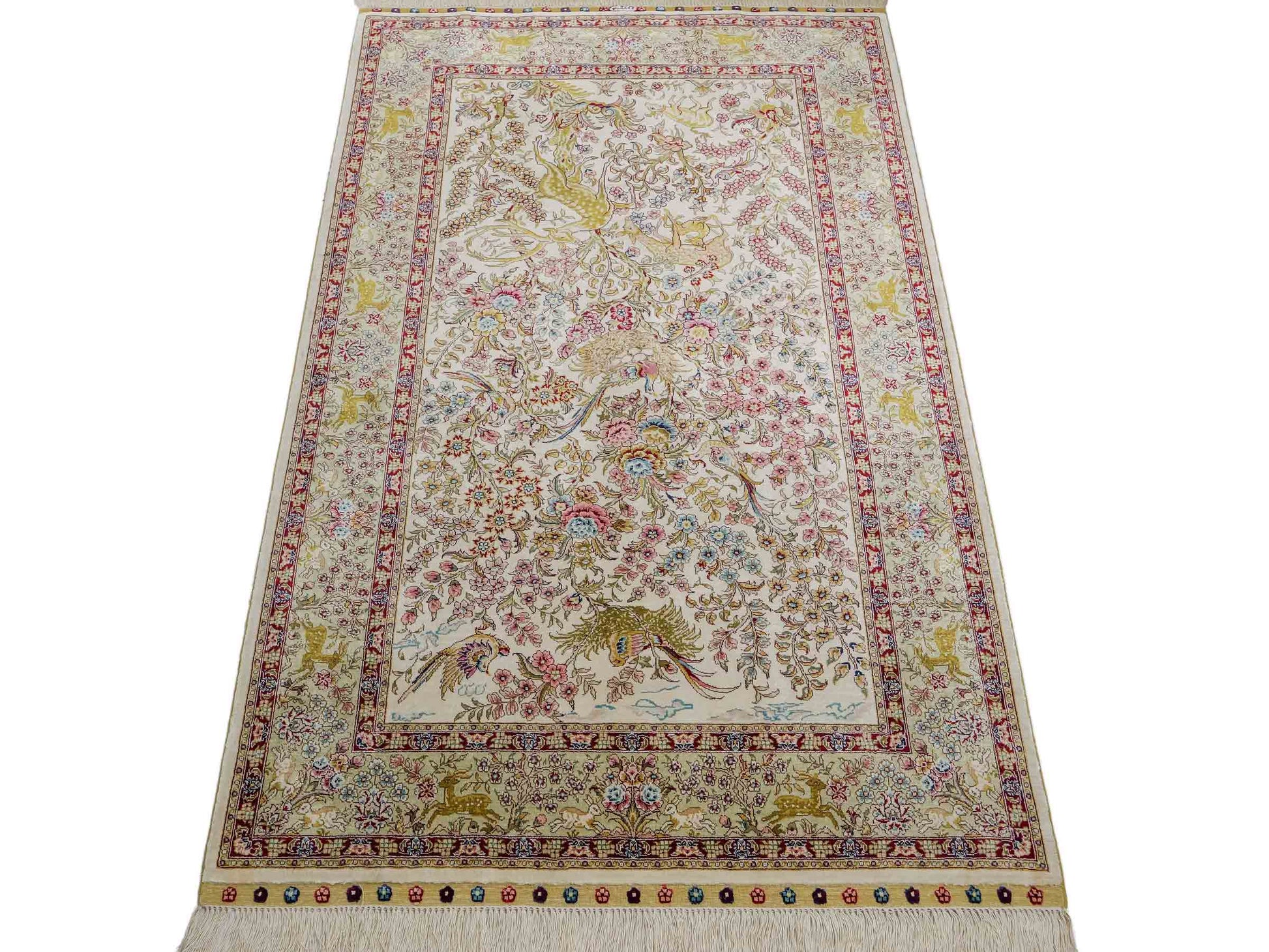 Sehr feiner, handgeknüpfter Khademi Orientteppich mit Ghom  Design aus reiner Seide, creme, weiß, beige. 155x95 cm. Vertrieb durch Jupiter Intl.