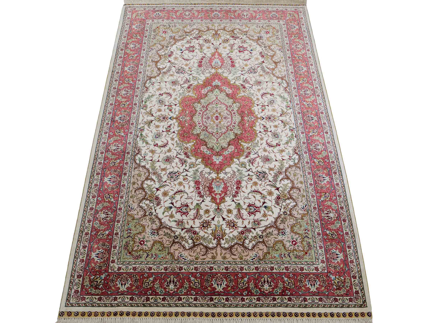 Sehr feiner, handgeknüpfter Khademi Orientteppich mit Ghom Design aus Seide, creme, rosa. 156x94 cm. Vertrieb durch Jupiter Intl.