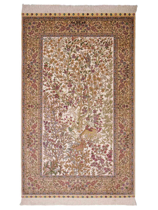Sehr feiner, handgeknüpfter Khademi Orientteppich mit Ghom Design aus reiner Seide, creme, weiß, beige. 156x94 cm. Vertrieb durch Jupiter Intl.