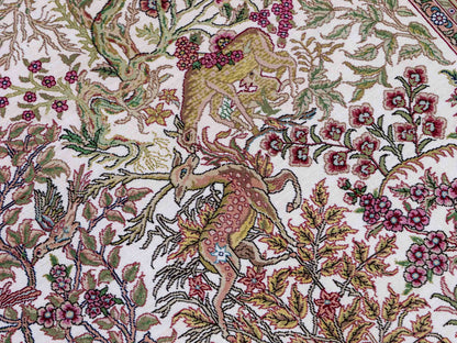 Sehr feiner, handgeknüpfter Khademi Orientteppich mit Ghom Design aus reiner Seide, creme, weiß, beige. 156x94 cm. Vertrieb durch Jupiter Intl.
