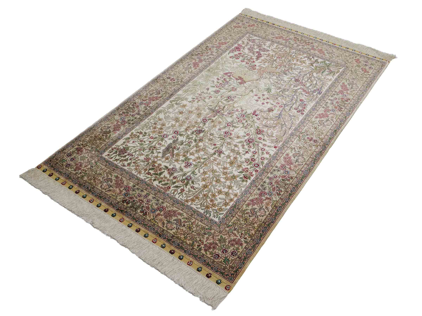Sehr feiner, handgeknüpfter Khademi Orientteppich mit Ghom Design aus reiner Seide, creme, weiß, beige. 156x94 cm. Vertrieb durch Jupiter Intl.