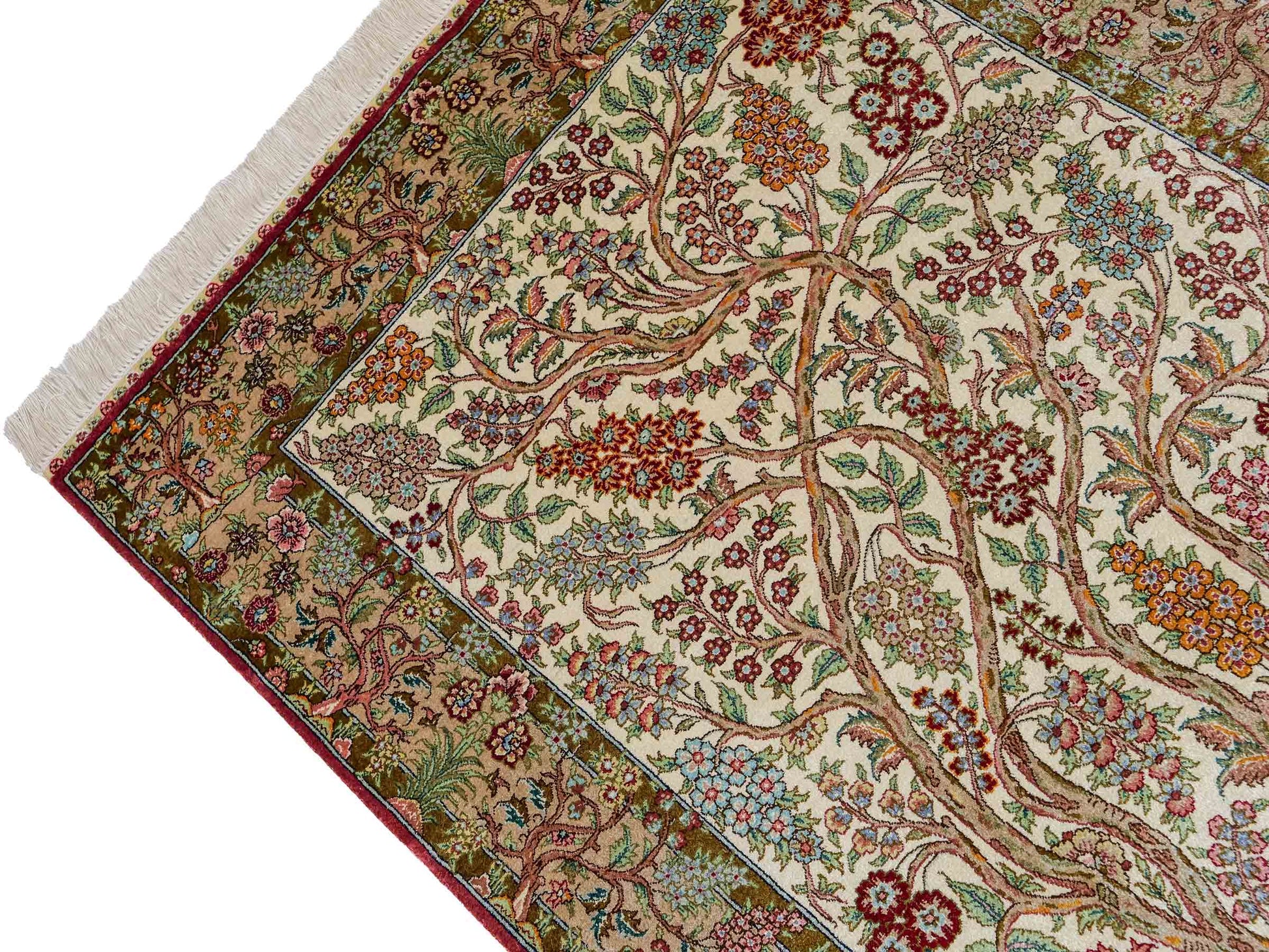 Sehr feiner, handgeknüpfter Khademi Orientteppich mit Ghom Design aus Seide, creme, beige, braun. 156x95 cm. Vertrieb durch Jupiter Intl.