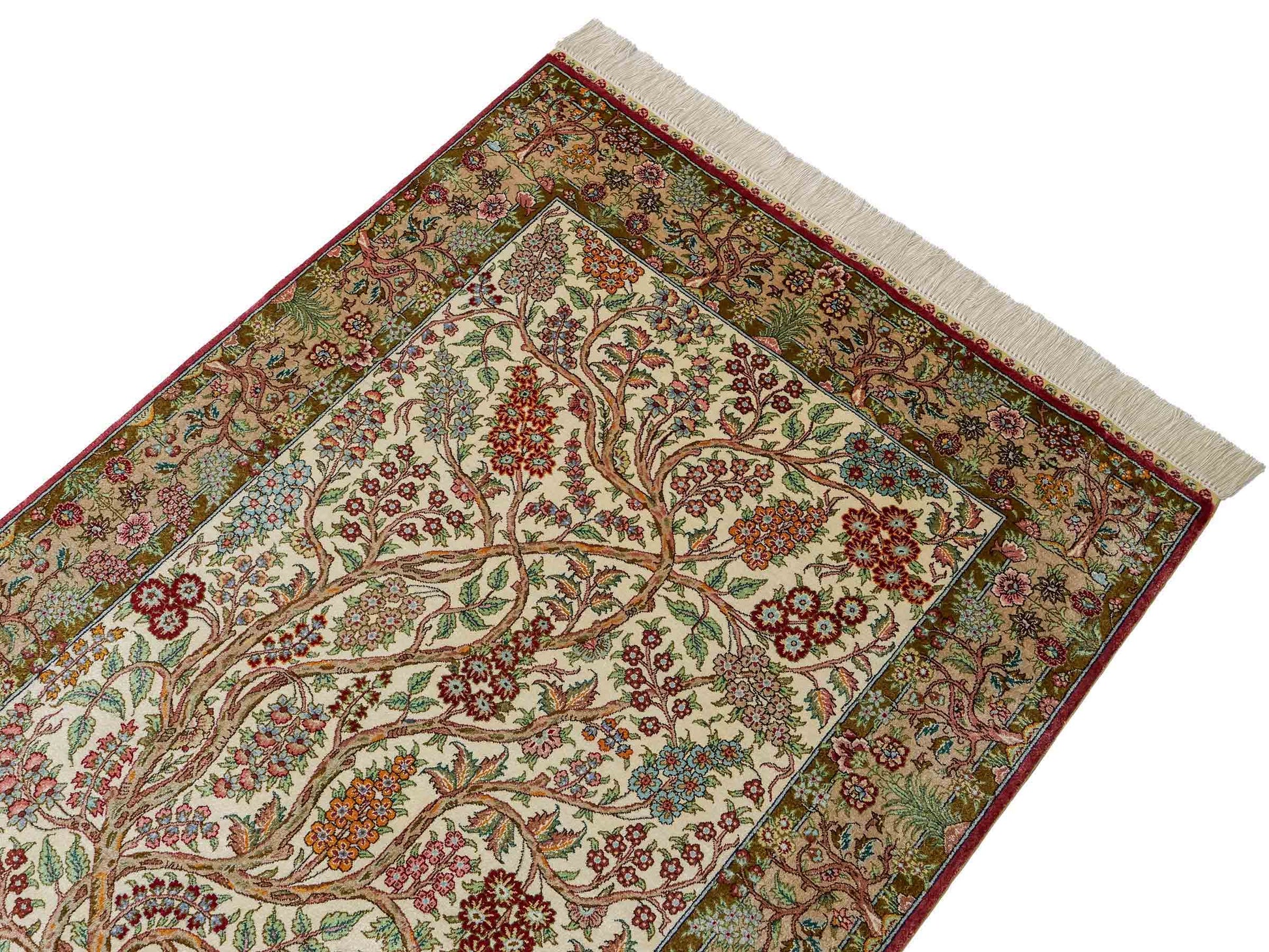Sehr feiner, handgeknüpfter Khademi Orientteppich mit Ghom Design aus Seide, creme, beige, braun. 156x95 cm. Vertrieb durch Jupiter Intl.