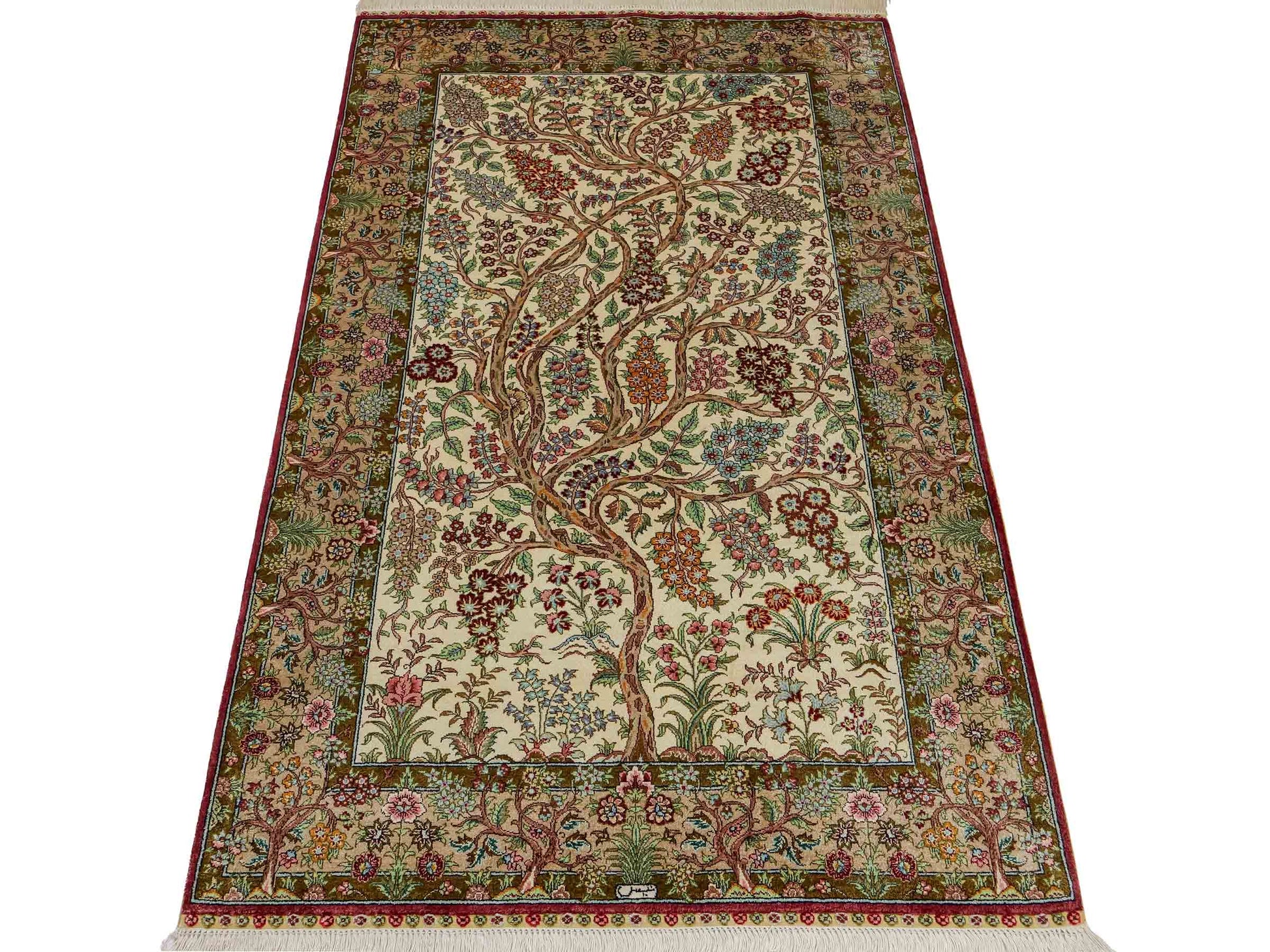 Sehr feiner, handgeknüpfter Khademi Orientteppich mit Ghom Design aus Seide, creme, beige, braun. 156x95 cm. Vertrieb durch Jupiter Intl.