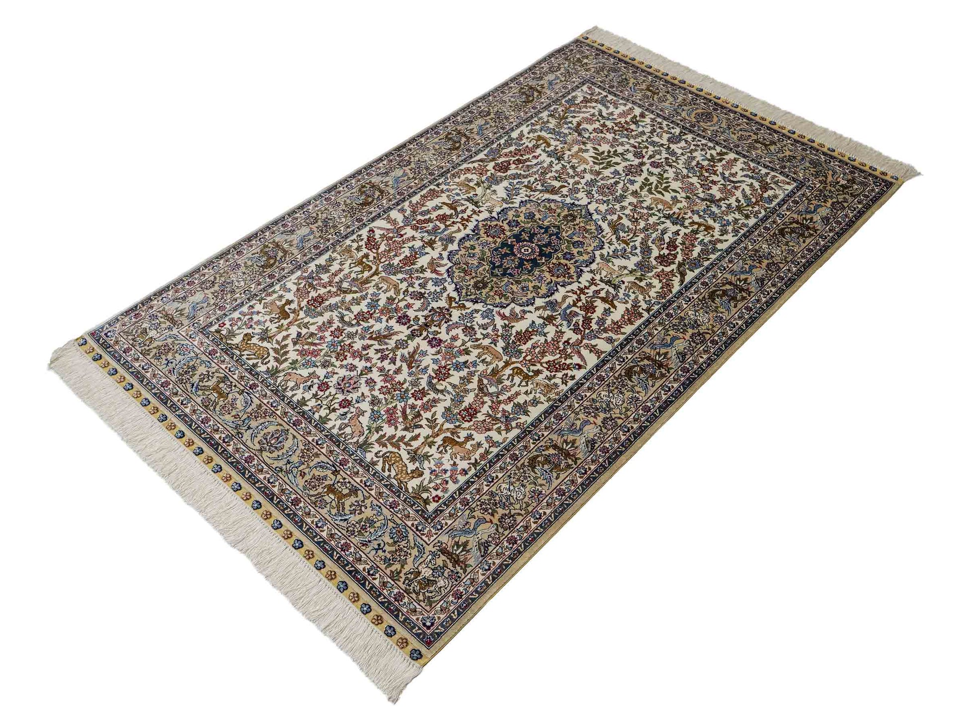 Sehr feiner, handgeknüpfter Khademi Orientteppich mit Ghom Design aus reiner Seide, weiß, creme, blau. 157x94 cm. Vertrieb durch Jupiter Intl.