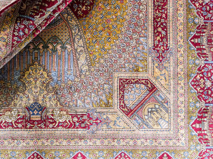 Extrem feiner, handgeknüpfter Khademi Ghom Orientteppich aus Seide, rot, gold. 159x93 cm. Vertrieb durch Jupiter Intl.