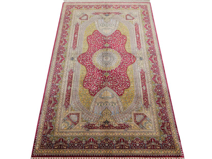 Extrem feiner, handgeknüpfter Khademi Ghom Orientteppich aus Seide, rot, gold. 159x93 cm. Vertrieb durch Jupiter Intl.