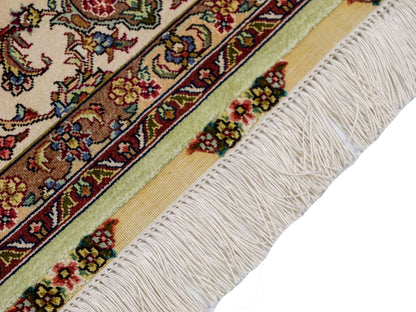 Sehr feiner, handgeknüpfter Khademi Orientteppich mit Ghom Design aus reiner Seide, grün, pistazie, creme, weiß. 183x124 cm. Vertrieb durch Jupiter Intl.