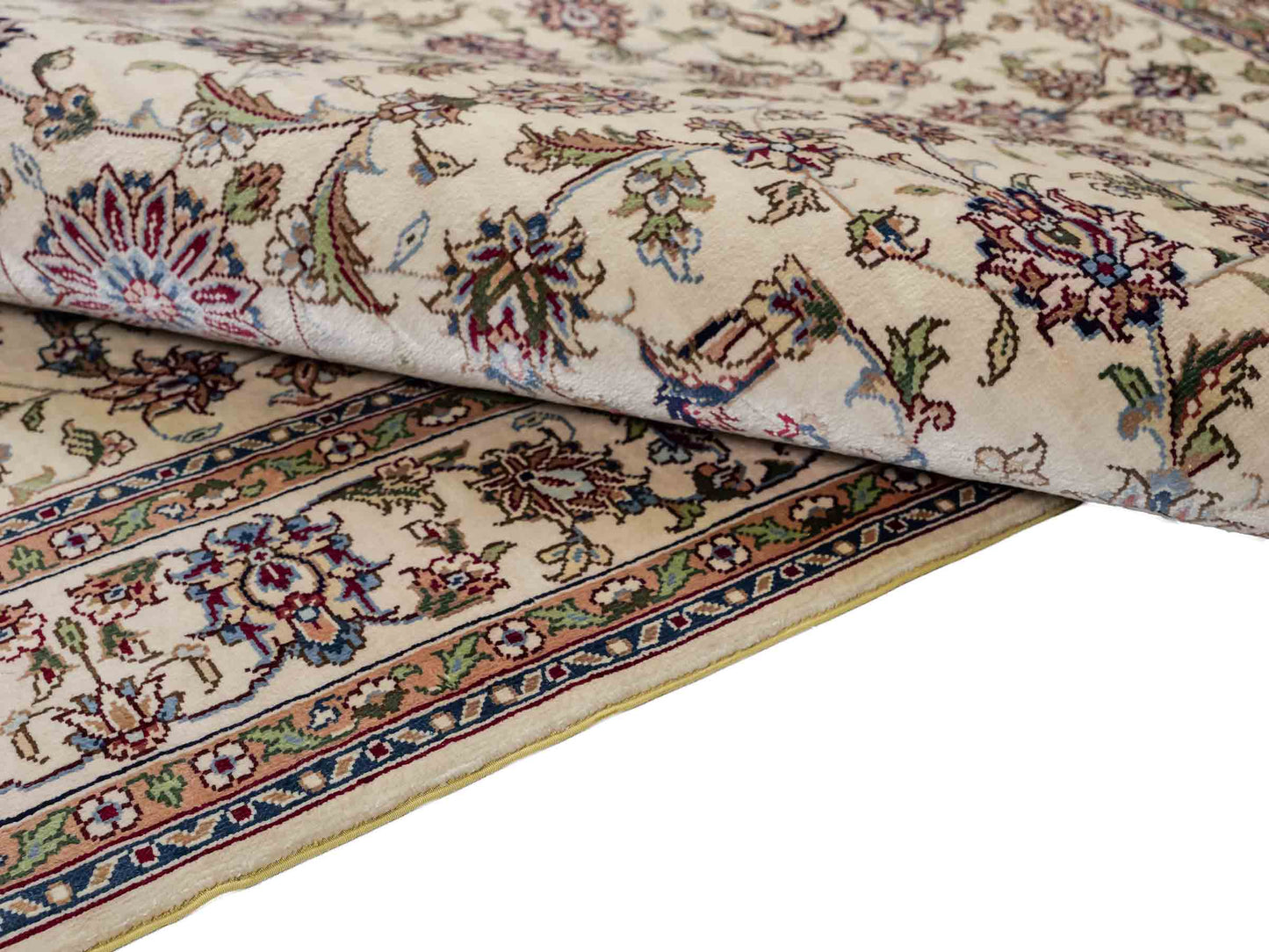 Sehr feiner, handgeknüpfter Khademi Orientteppich mit Ghom Design aus purer Seide, weiß, creme. 183x78 cm. Vertrieb durch Jupiter Intl.