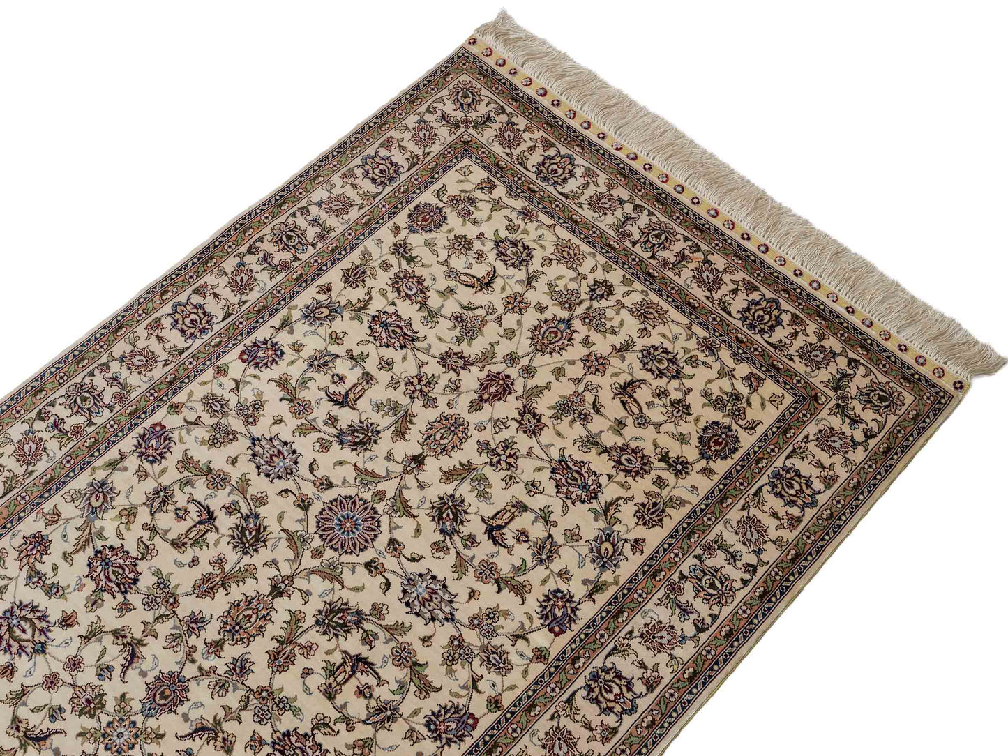 Sehr feiner, handgeknüpfter Khademi Orientteppich mit Ghom Design aus purer Seide, weiß, creme. 183x78 cm. Vertrieb durch Jupiter Intl.