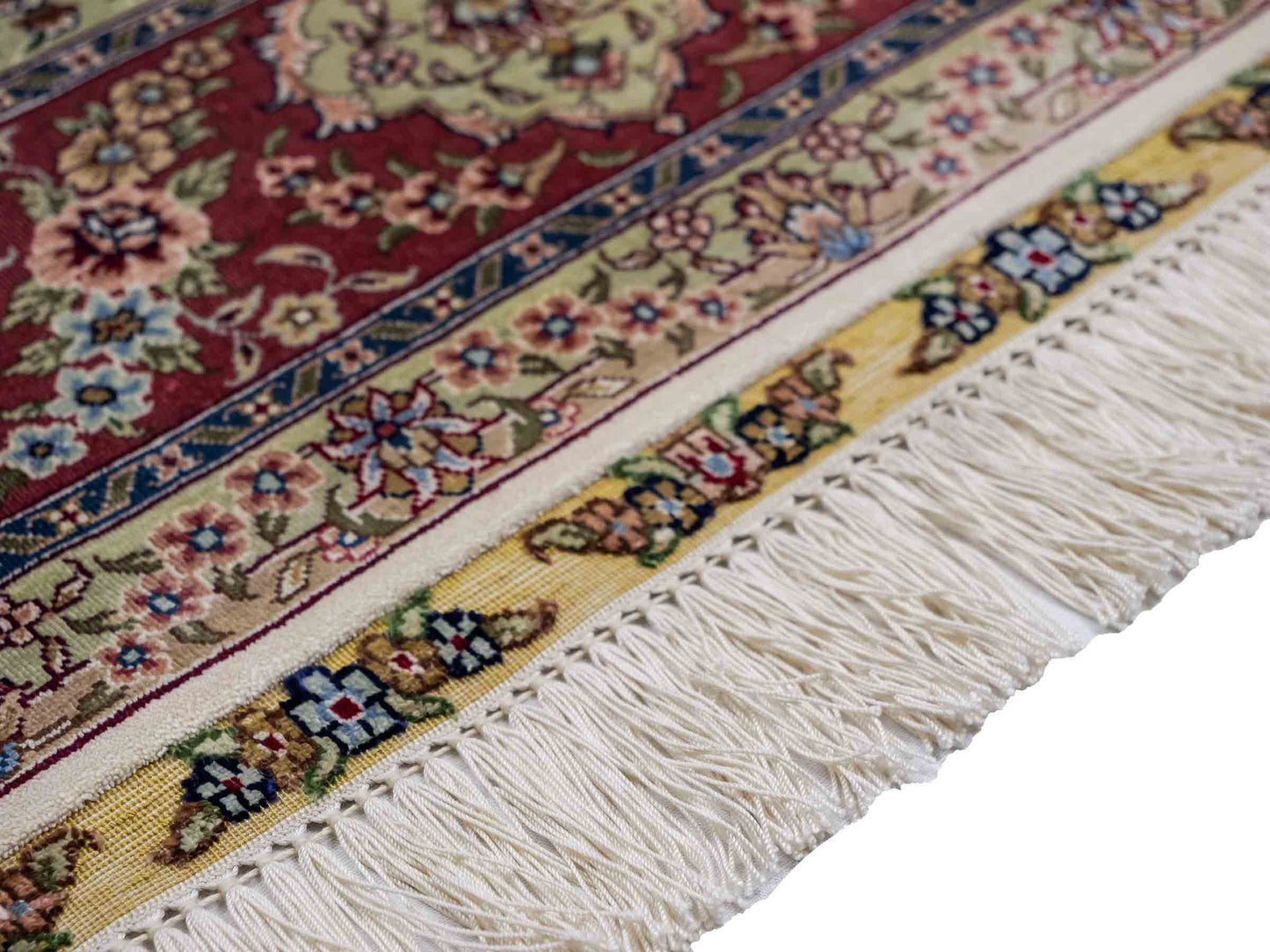 Sehr feiner, handgeknüpfter Khademi Orientteppich mit Ghom Design aus reiner Seide, creme, weiß, rosa. 184x125 cm. Vertrieb durch Jupiter Intl.
