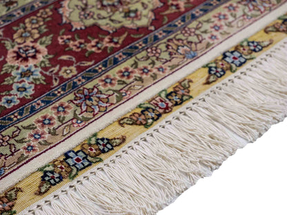 Sehr feiner, handgeknüpfter Khademi Orientteppich mit Ghom Design aus reiner Seide, creme, weiß, rosa. 184x125 cm. Vertrieb durch Jupiter Intl.