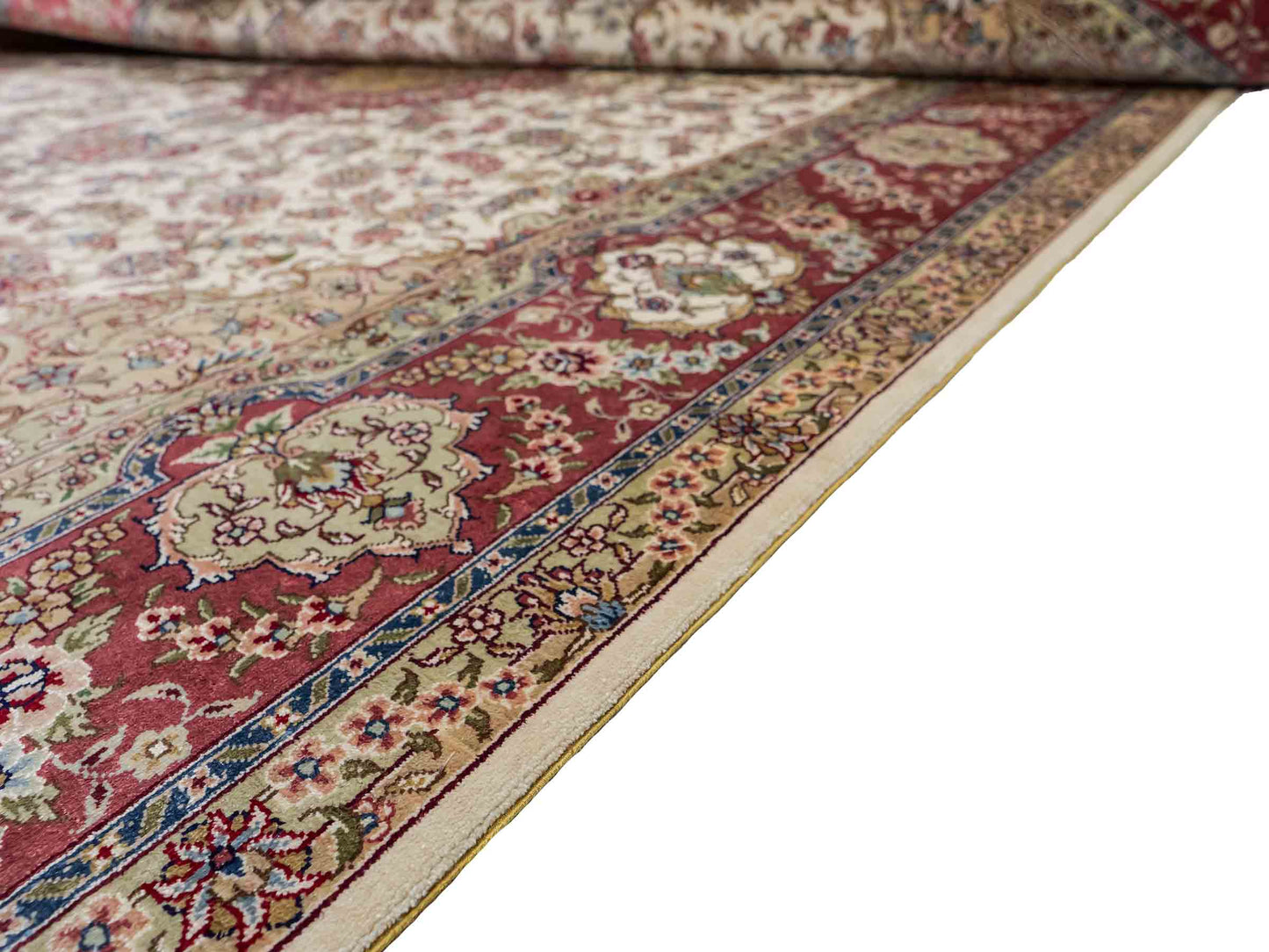 Sehr feiner, handgeknüpfter Khademi Orientteppich mit Ghom Design aus reiner Seide, creme, weiß, rosa. 184x125 cm. Vertrieb durch Jupiter Intl.