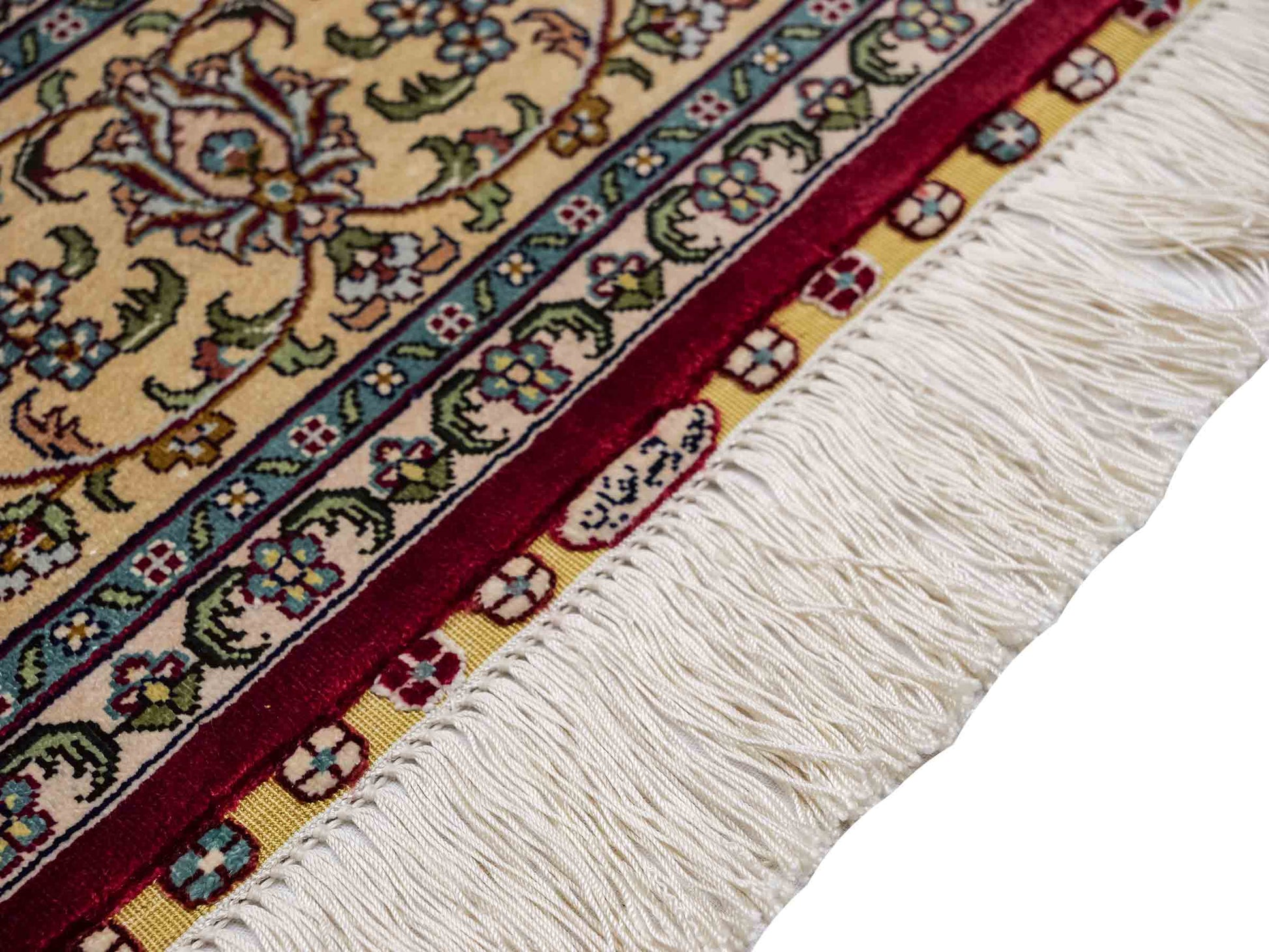 Sehr feiner, handgeknüpfter Khademi Orientteppich mit Ghom Design aus reiner Seide, rot, creme. 185x124 cm. Vertrieb durch Jupiter Intl.