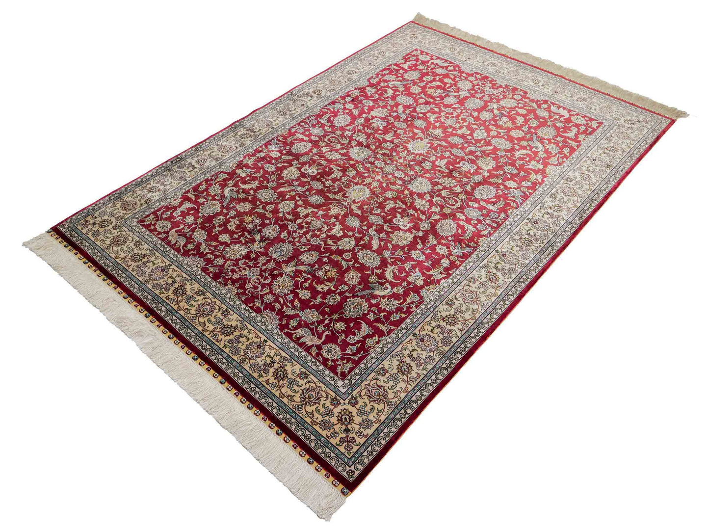 Sehr feiner, handgeknüpfter Khademi Orientteppich mit Ghom Design aus reiner Seide, rot, creme. 185x124 cm. Vertrieb durch Jupiter Intl.