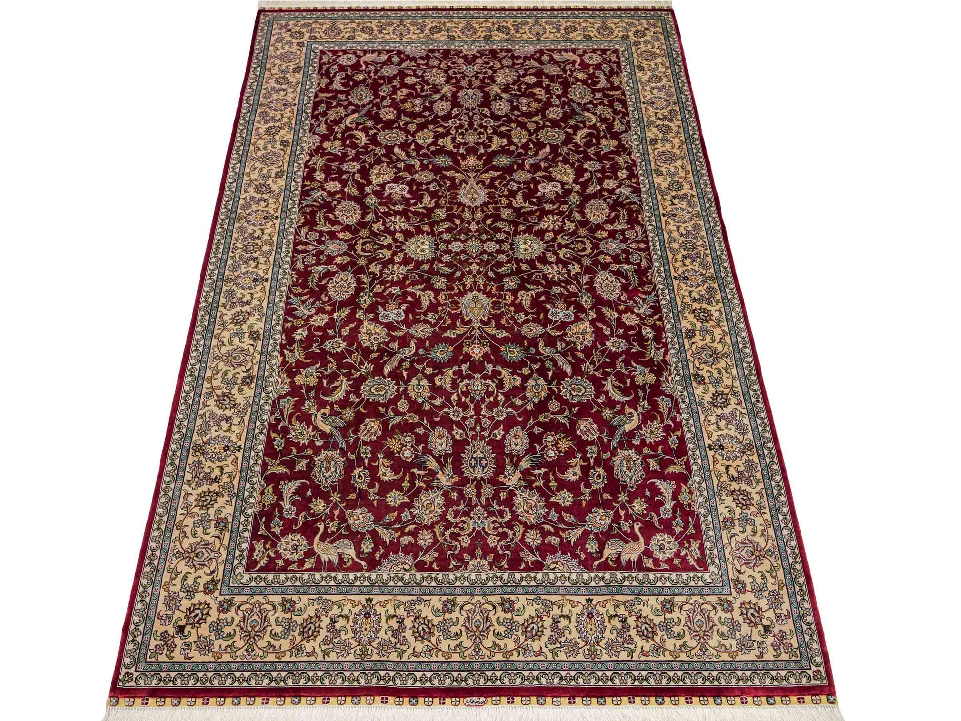 Sehr feiner, handgeknüpfter Khademi Orientteppich mit Ghom Design aus reiner Seide, rot, creme. 185x124 cm. Vertrieb durch Jupiter Intl.