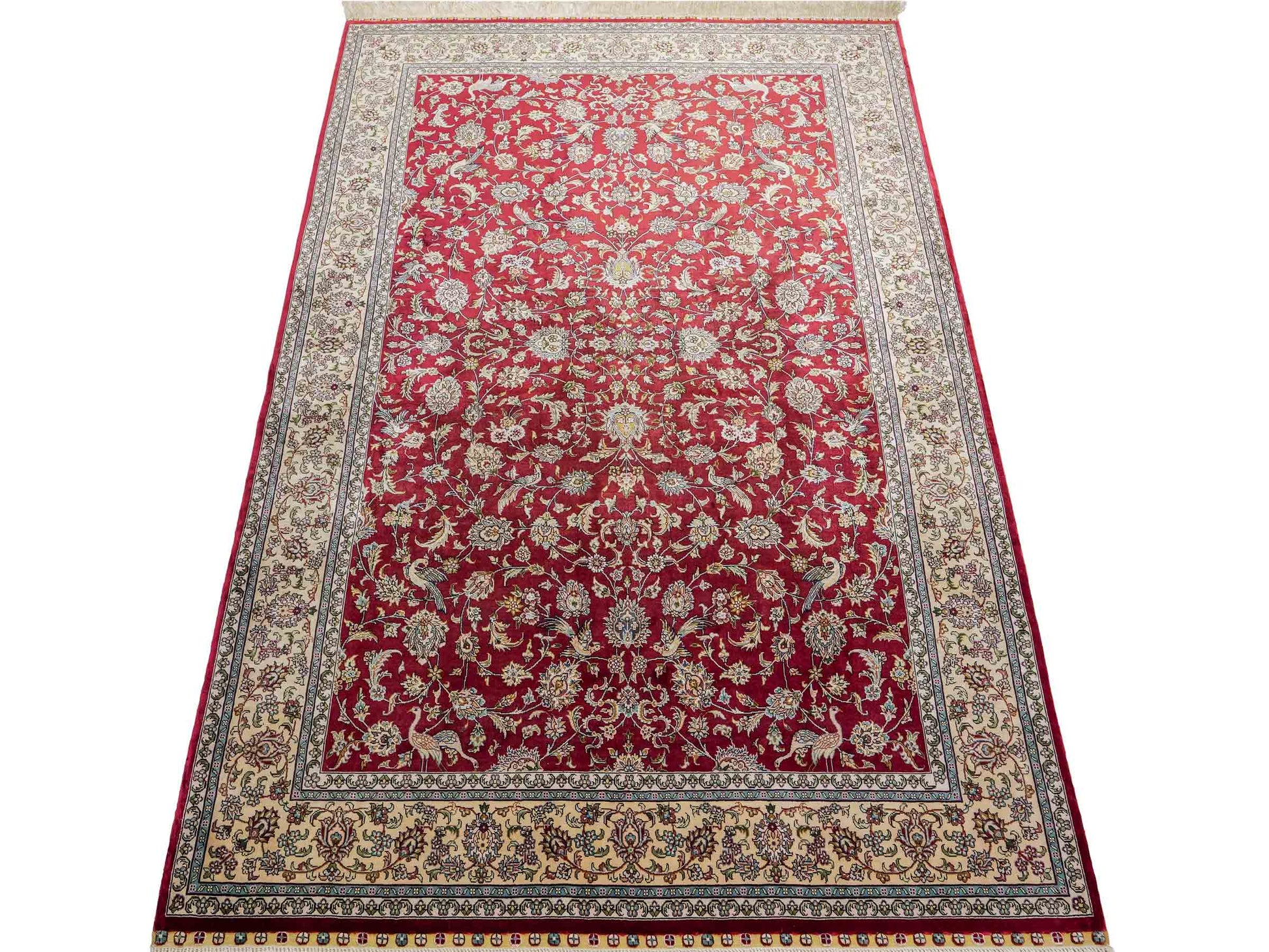 Sehr feiner, handgeknüpfter Khademi Orientteppich mit Ghom Design aus reiner Seide, rot, creme. 185x124 cm. Vertrieb durch Jupiter Intl.