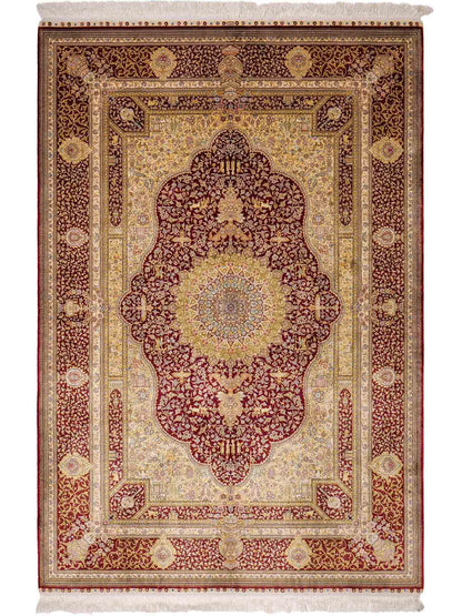 Extrem feiner, handgeknüpfter Khademi Orientteppich mit Ghom Design aus reiner Seide, rot, gold, creme. 185x125 cm. Vertrieb durch Jupiter Intl.