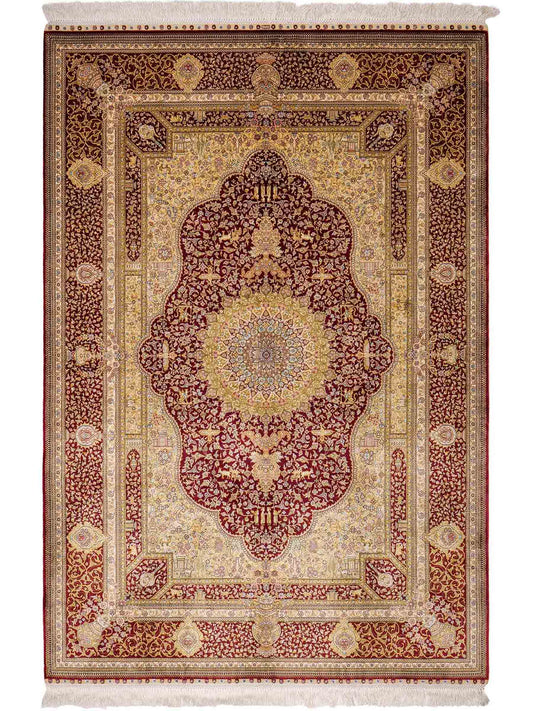 Extrem feiner, handgeknüpfter Khademi Orientteppich mit Ghom Design aus reiner Seide, rot, gold, creme. 185x125 cm. Vertrieb durch Jupiter Intl.
