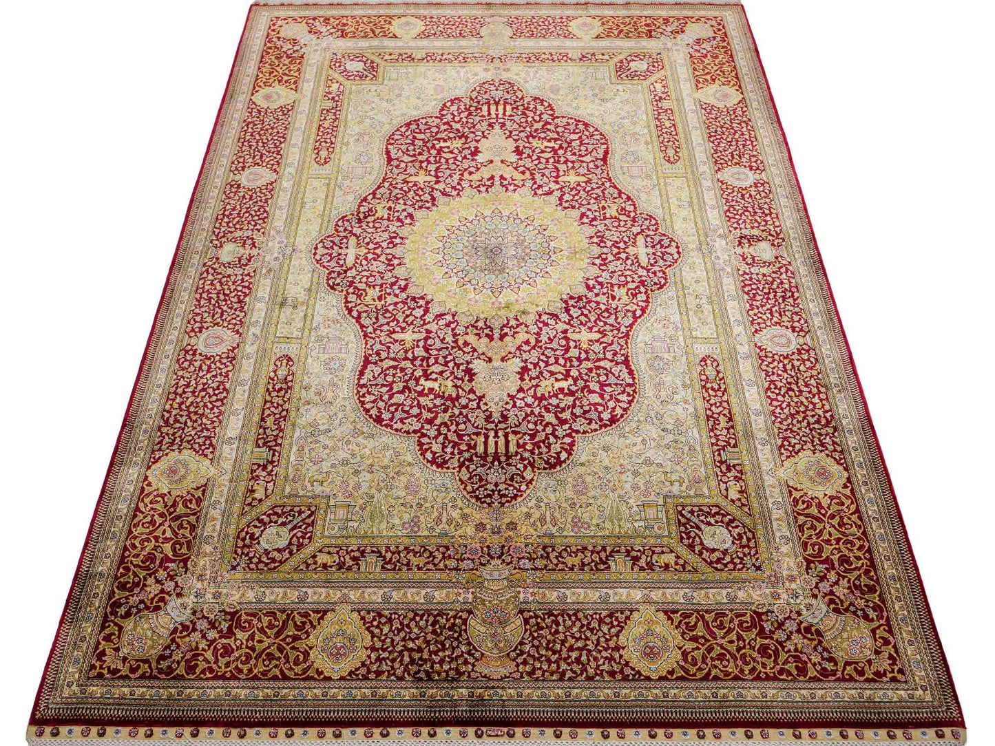 Extrem feiner, handgeknüpfter Khademi Orientteppich mit Ghom Design aus reiner Seide, rot, gold, creme. 185x125 cm. Vertrieb durch Jupiter Intl.