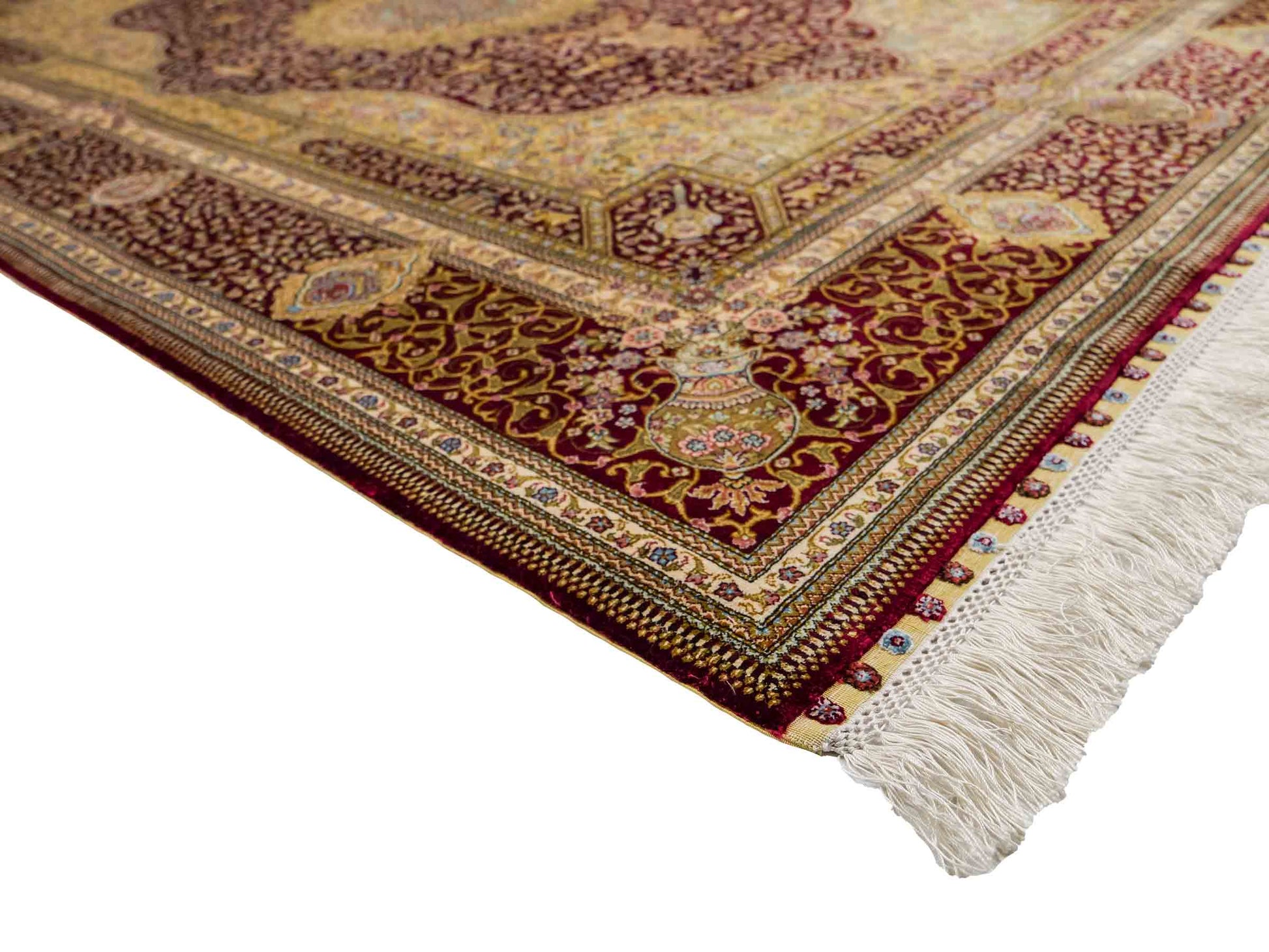 Extrem feiner, handgeknüpfter Khademi Orientteppich mit Ghom Design aus reiner Seide, rot, gold, creme. 185x125 cm. Vertrieb durch Jupiter Intl.