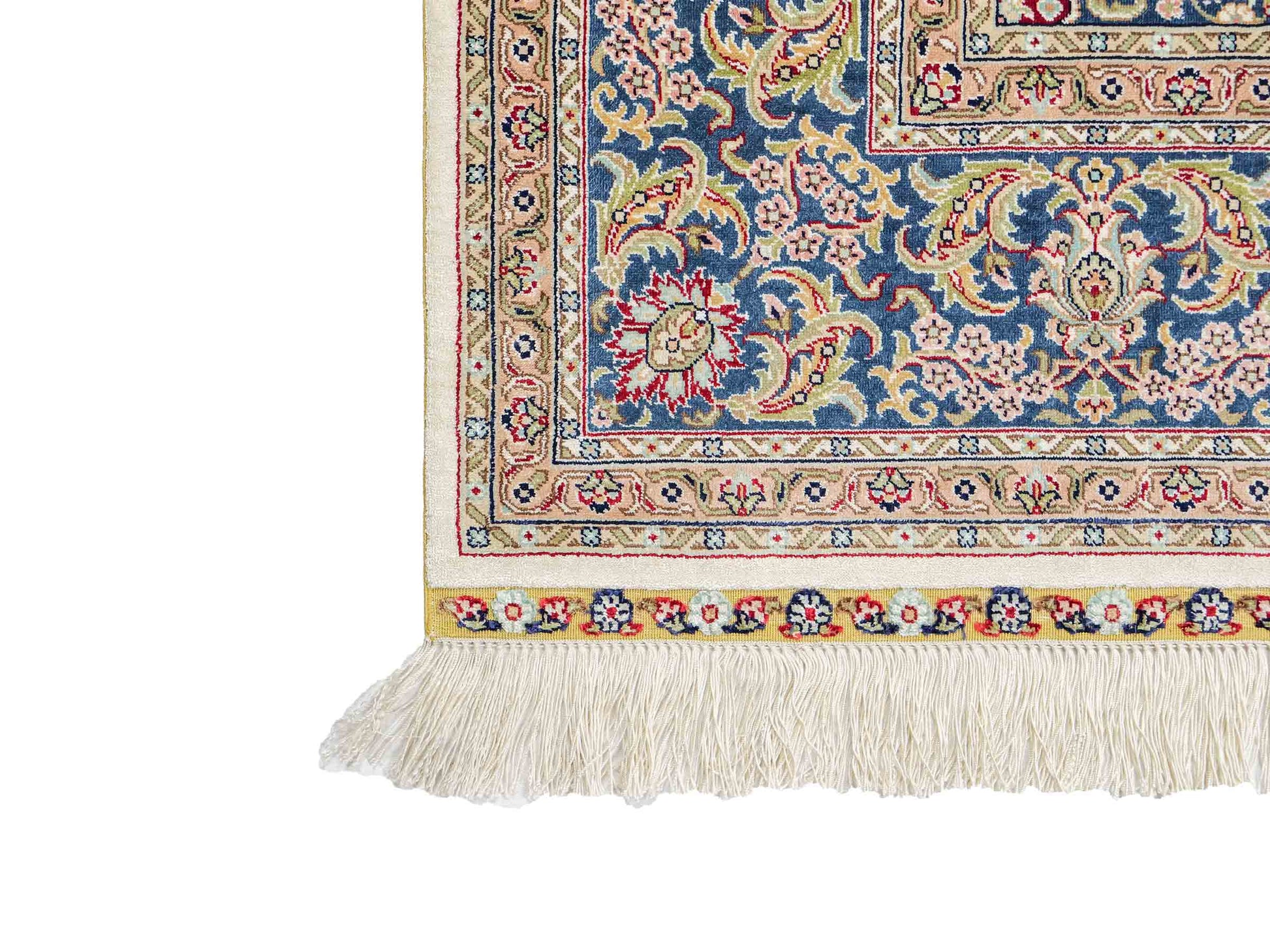 Sehr feiner, handgeknüpfter Khademi Orientteppich mit Ghom Design aus reiner Seide, weiß, creme, blau. 185x126 cm. Vertrieb durch Jupiter Intl.