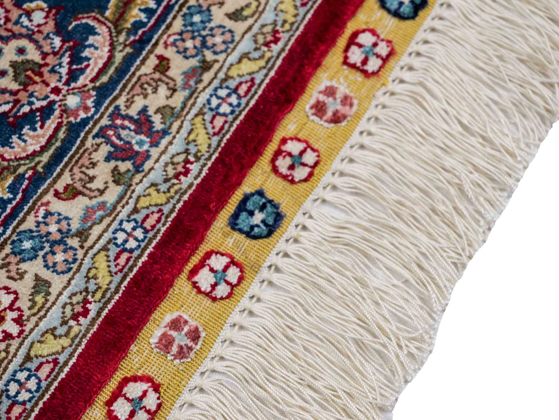 Sehr feiner, handgeknüpfter Khademi Orientteppich mit Ghom Design aus reiner Seide, rot, blau, creme. 187x126 cm. Vertrieb durch Jupiter Intl.