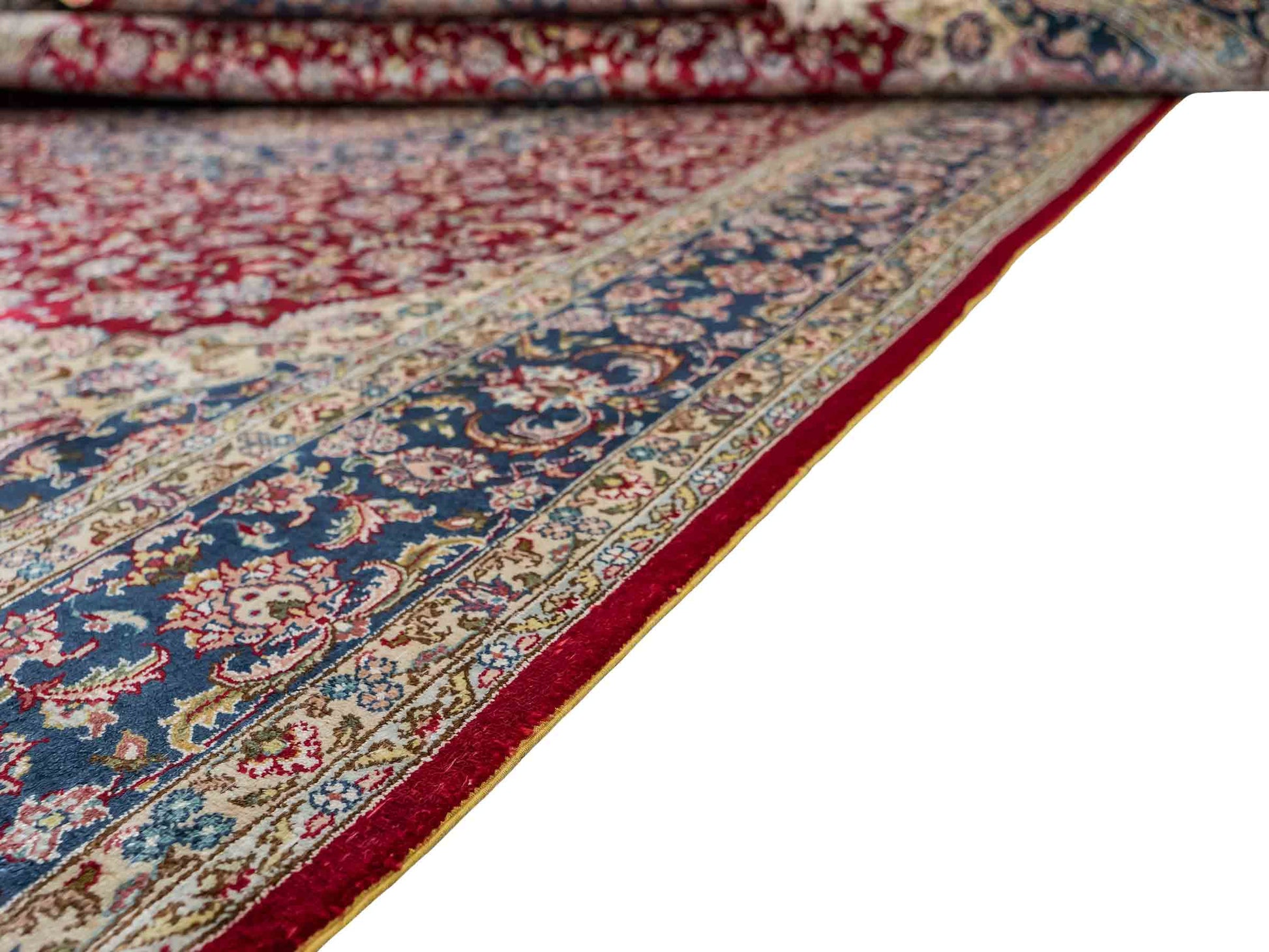 Sehr feiner, handgeknüpfter Khademi Orientteppich mit Ghom Design aus reiner Seide, rot, blau, creme. 187x126 cm. Vertrieb durch Jupiter Intl.