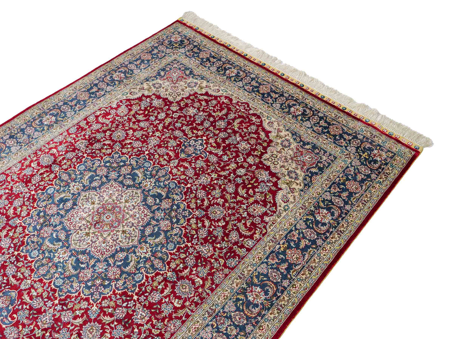 Sehr feiner, handgeknüpfter Khademi Orientteppich mit Ghom Design aus reiner Seide, rot, blau, creme. 187x126 cm. Vertrieb durch Jupiter Intl.