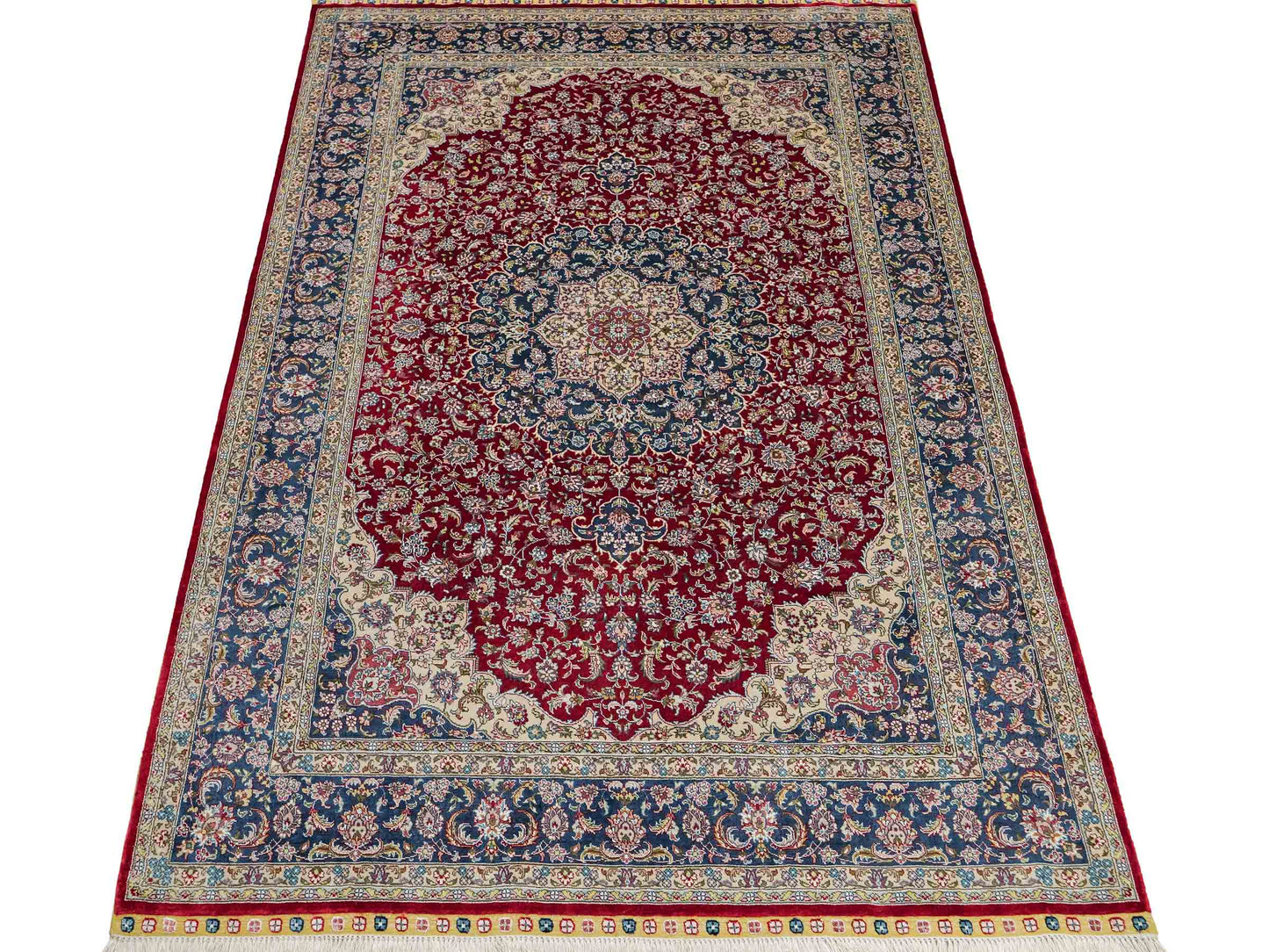 Sehr feiner, handgeknüpfter Khademi Orientteppich mit Ghom Design aus reiner Seide, rot, blau, creme. 187x126 cm. Vertrieb durch Jupiter Intl.