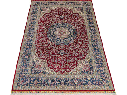 Sehr feiner, handgeknüpfter Khademi Orientteppich mit Ghom Design aus reiner Seide, rot, blau, creme. 187x126 cm. Vertrieb durch Jupiter Intl.
