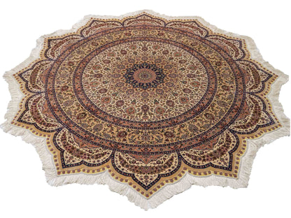 Sehr feiner, handgeknüpfter, runder Khademi Orientteppich mit Ghom Design aus reiner Seide, creme, weiß, blau. 188x188 cm. Vertrieb durch Jupiter Intl.