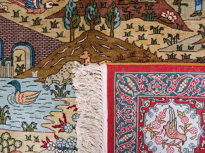 Sehr feiner, handgeknüpfter Khademi Orientteppich mit Ghom Design aus reiner Seide, rot, multicolor. 189x125 cm. Vertrieb durch Jupiter Intl.