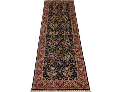 Sehr feiner, handgeknüpfter Khademi Orientteppich Läufer mit Ghom Design aus reiner Seide, blau, rot. 240x80 cm. Vertrieb durch Jupiter Intl.