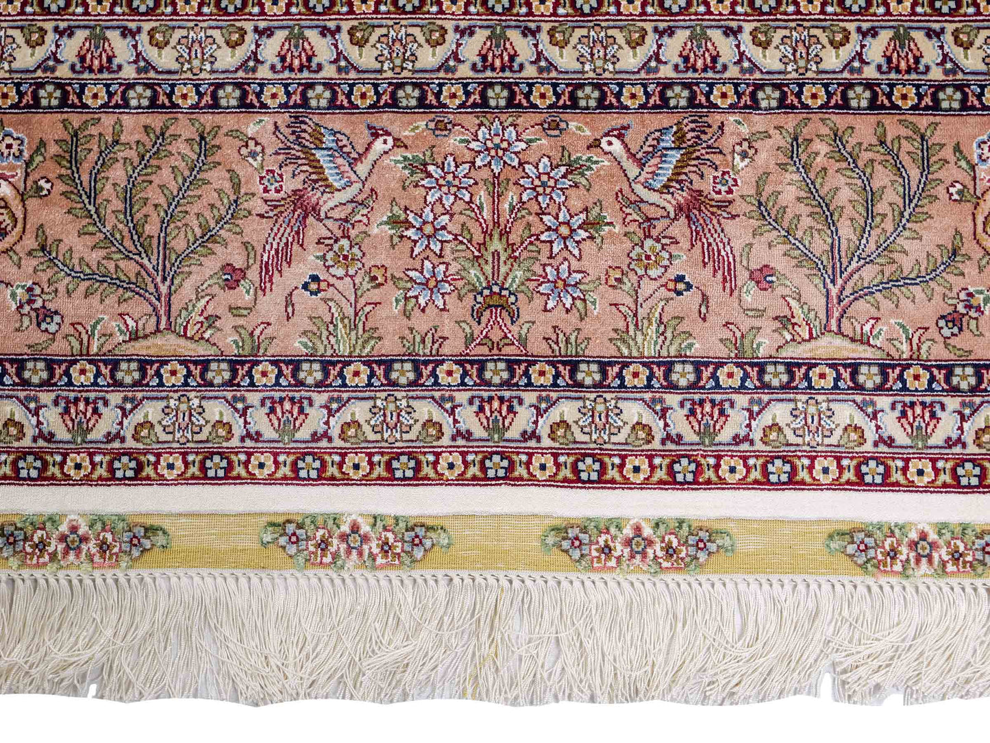 Sehr feiner, handgeknüpfter Khademi Orientteppich mit Ghom Design aus reiner Seide, creme, beige, weiß. 245x173 cm. Vertrieb durch Jupiter Intl.